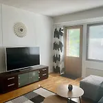 Vaeaeksy Rivitalo 62 M2 Huoneisto